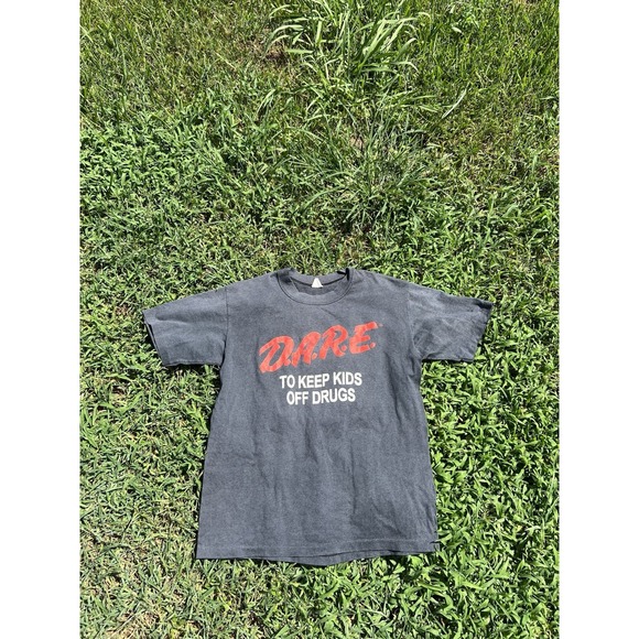 Vintage 90s DARE To Keep Kids Off Drugs Black T-shirt Adult Size Medium - Picture 1 of 6